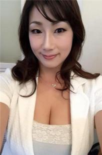 强摸秘书人妻大乳BD